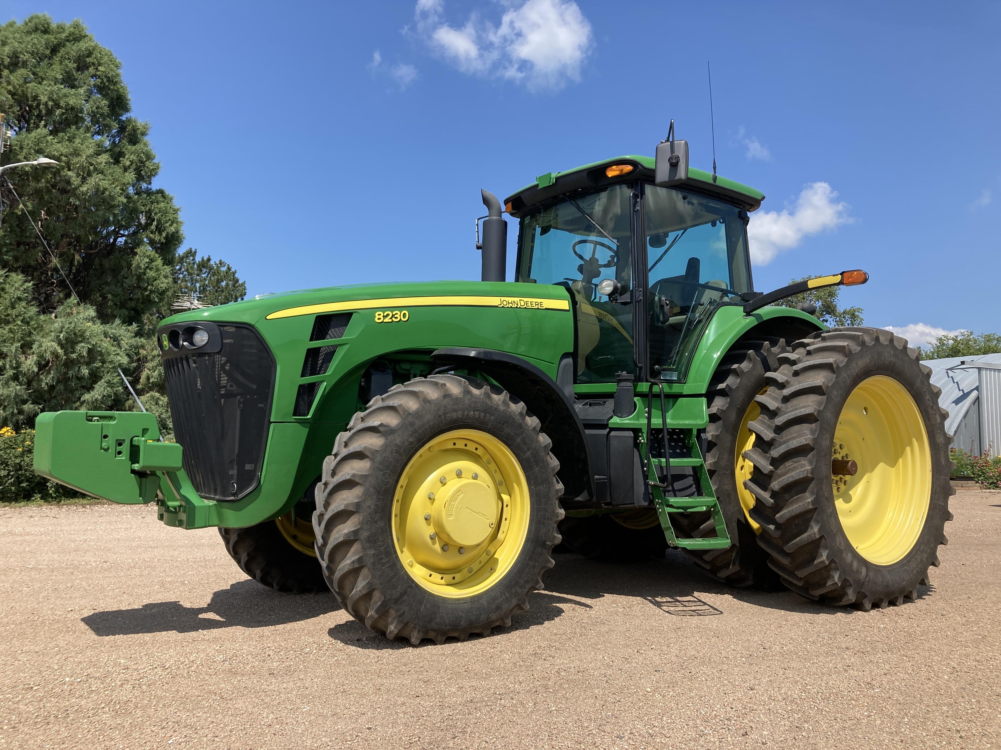プレデター John Deere 8230: Attachments, Specs, Price | AllMachines