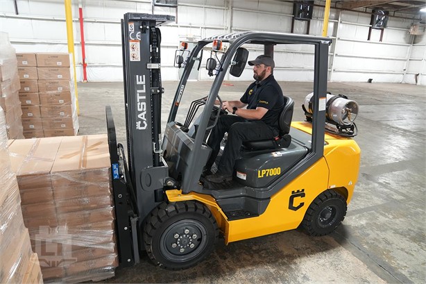 Castle Equipment LP7000 Forklift: Specs Manuals