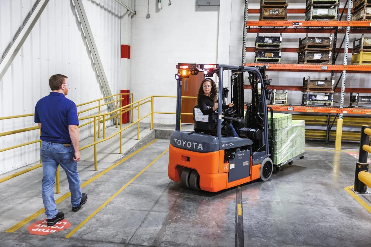 ポップコン12台　KIC-FAC2 2019 Toyota 8BNCU20 [57995] - Toyota Stand-Up Forklifts