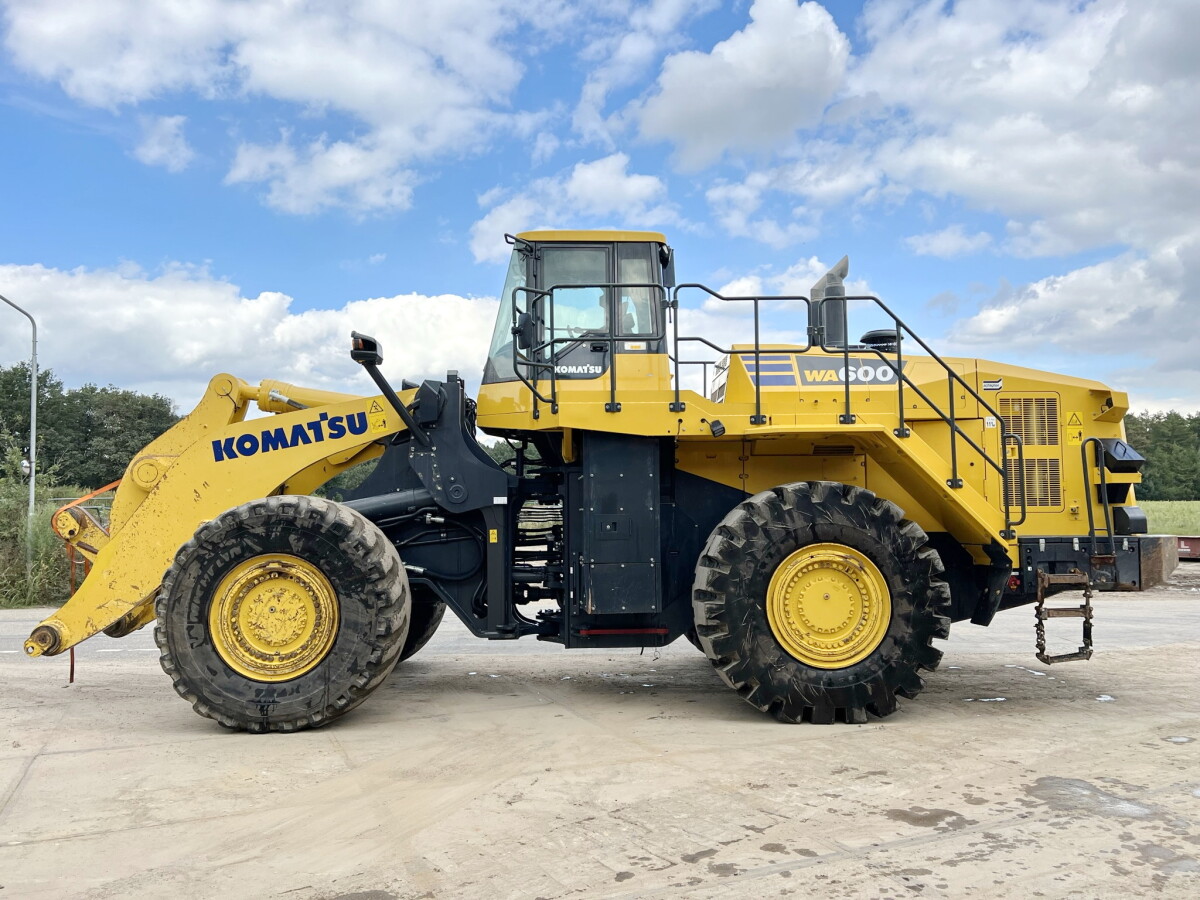 模型製作用品 KOMATSU WA600-8 Amazon.com: Universal Hobbies Komatsu WA600-8 Wheel Loader