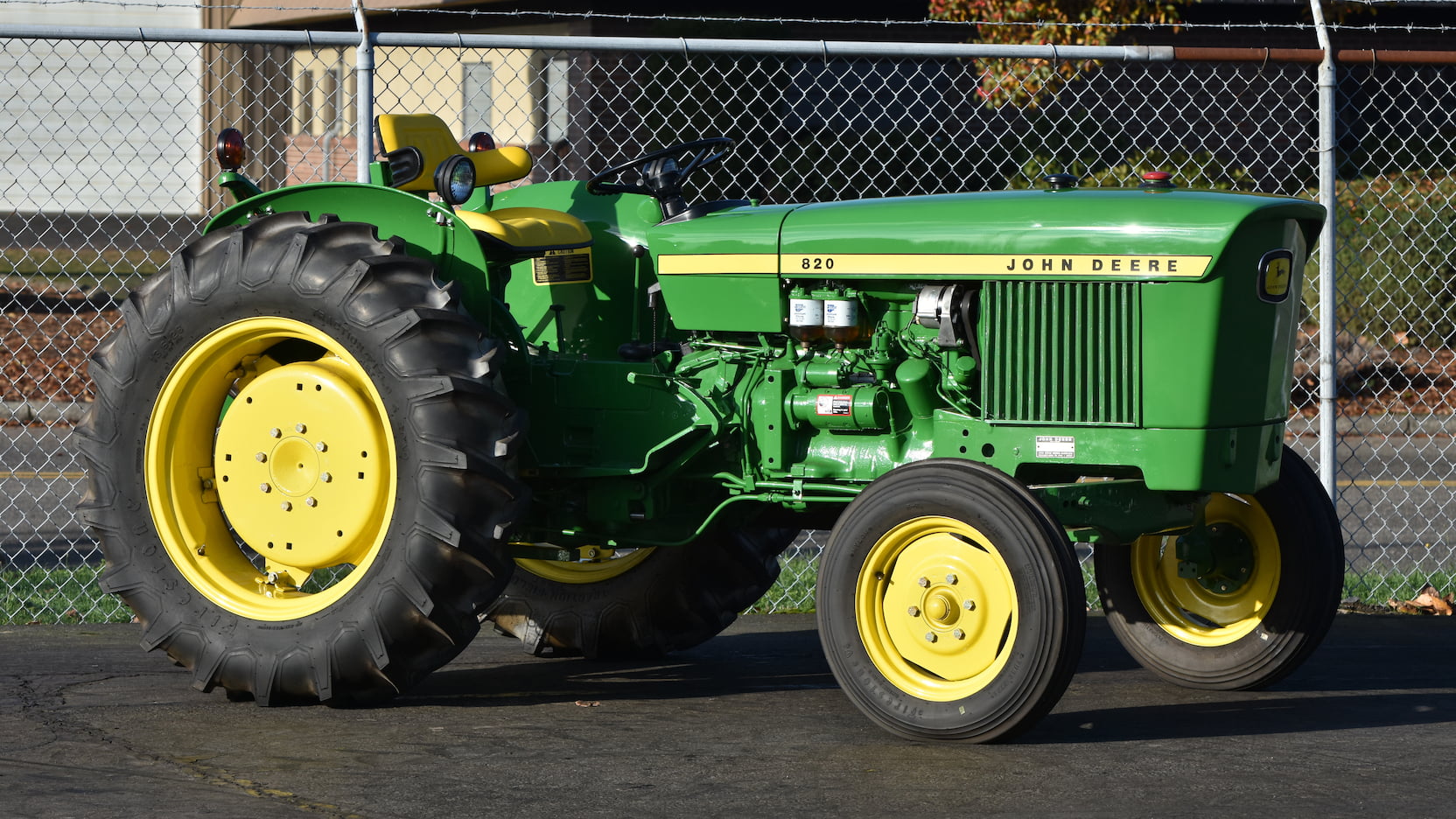 real pics John Deere 820 Tractor amazing