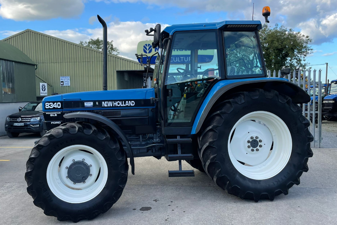 アヤンドラ New Holland 8340 Tractor | AllMachines