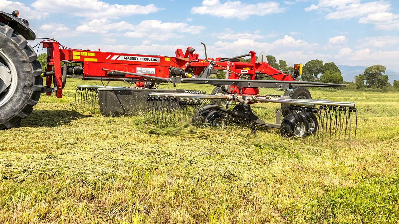 Massey Ferguson RK 702 TR-SDX Rake Specs