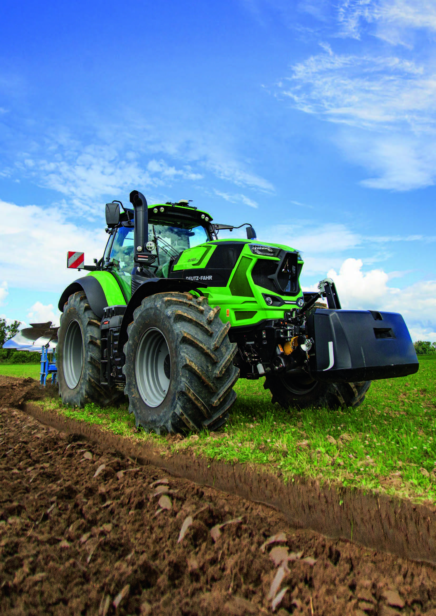 UH ドイツファール　8280 TTV UNIVERSAL HOBBIES,DEUTZ-FAHR 8280 TTV Warrior Black Twin - Limited