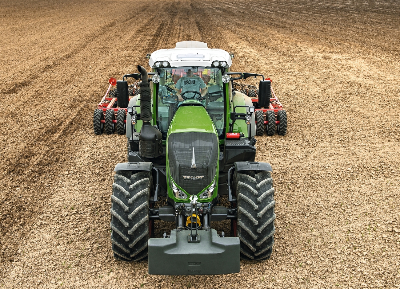 Fendt 820 Vario Tractor | AllMachines