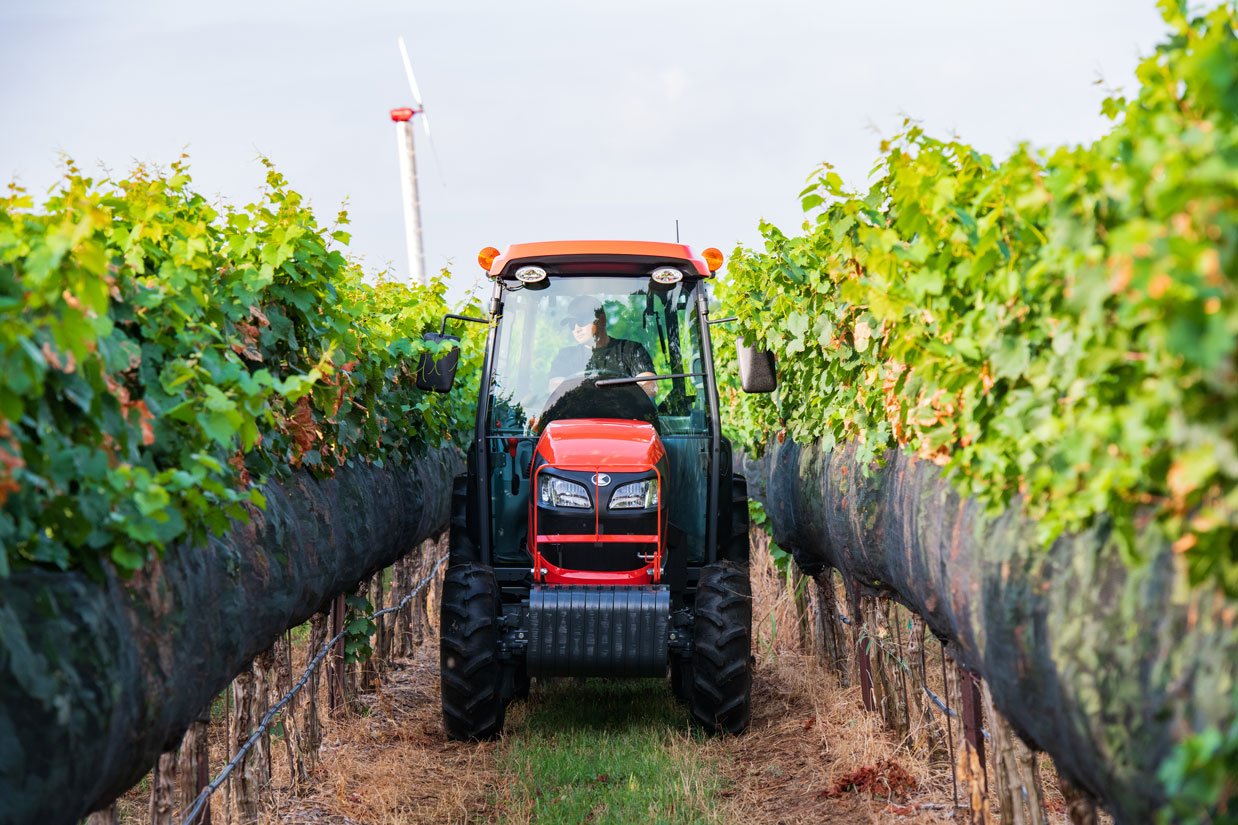 Kubota M5N-111HDCC12 Tractor