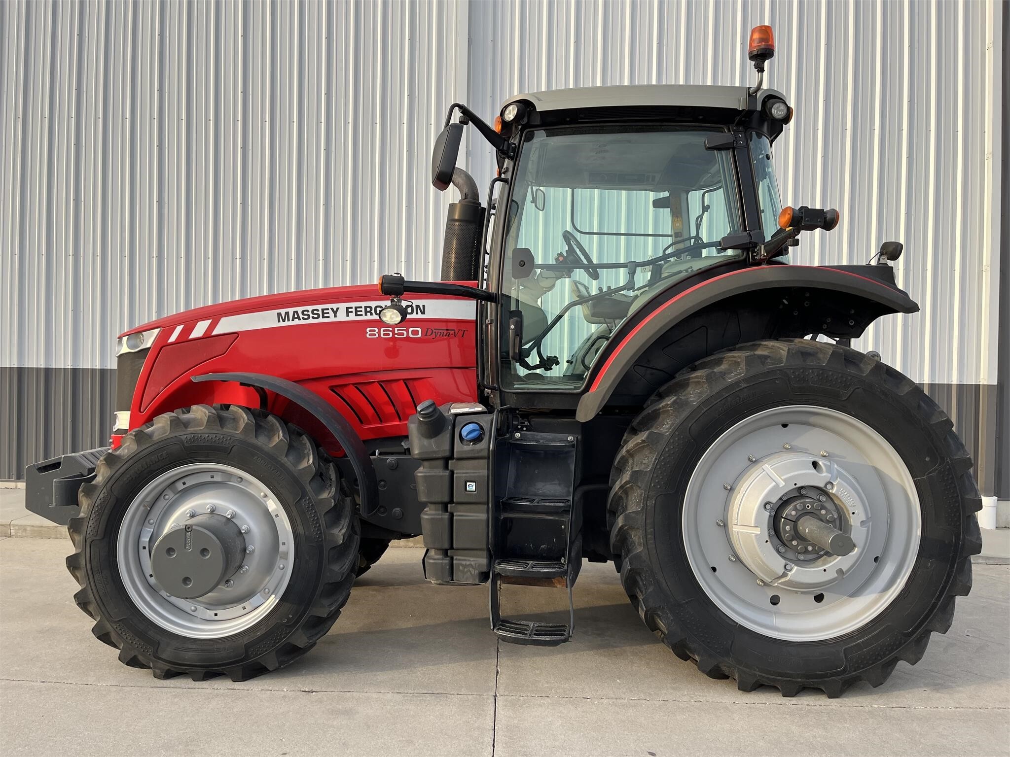 ご当地キティ　根付け　MASSEY FERGUSON