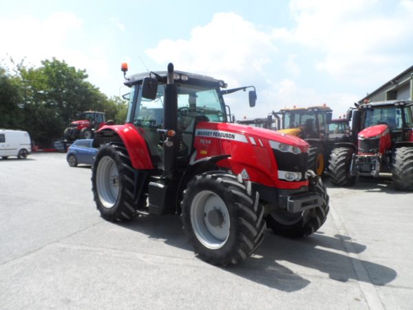 ご当地キティ　根付け　MASSEY FERGUSON ご当地キティ 根付け MASSEY FERGUSON ご当地キティ 根付け
