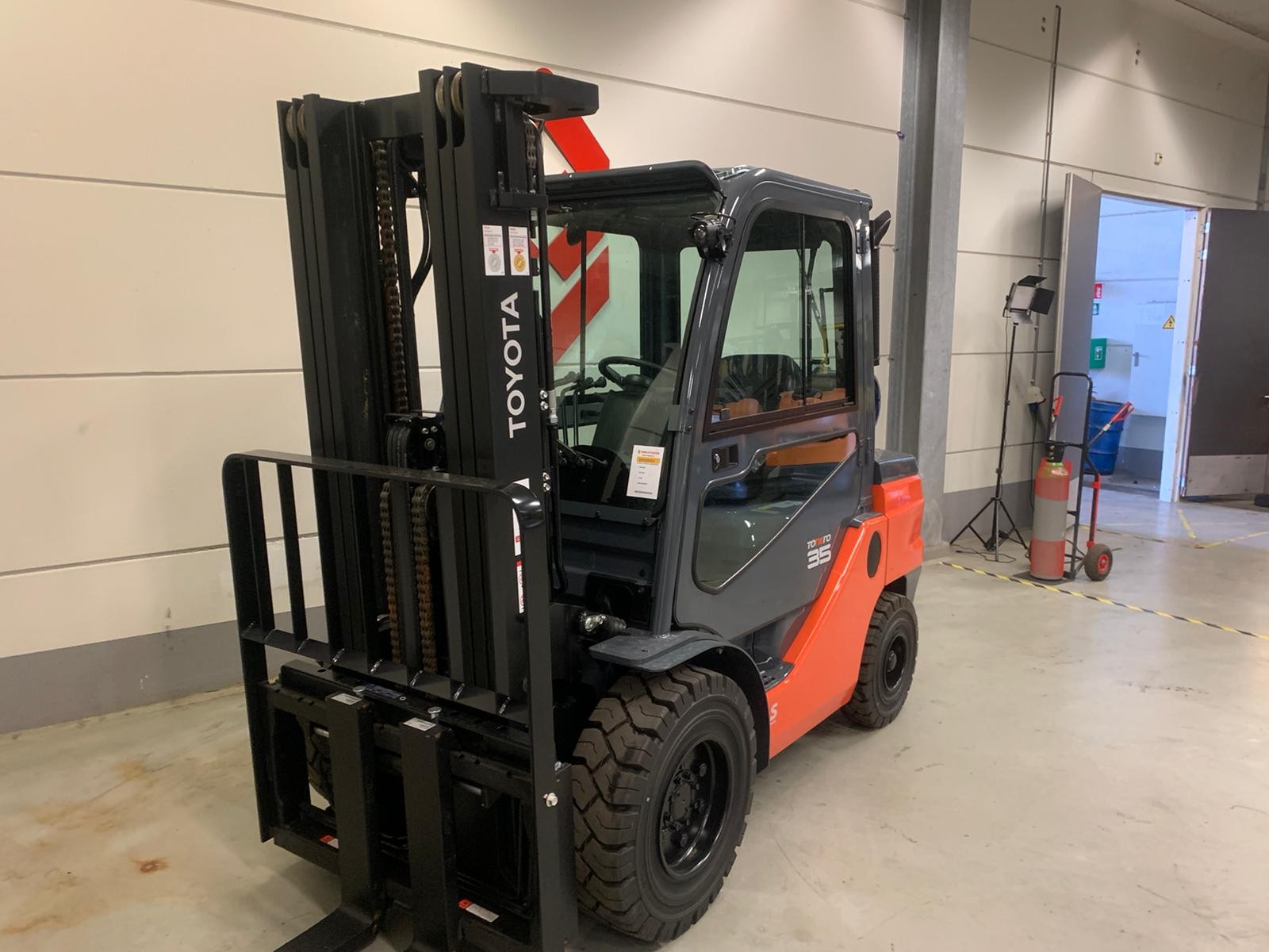 Toyota 9FBZ80U Forklift: Specs, Dimensions, Manuals